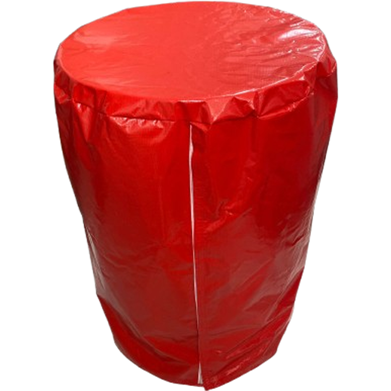 Foto de Imagem de uma capa vermelha para tambor industrial. A capa cobre o tambor por completo e tem um fechamento prático de velcro na parte de trás.