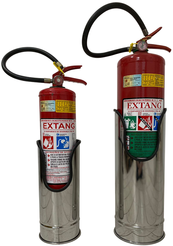 Foto de Imagem de um suporte de chão para extintor feito de aço inoxidável brilhante. O suporte é cilíndrico e eleva o extintor do chão, ideal para decoração de escritórios e shoppings.