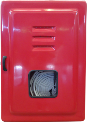 Foto de Imagem do Abrigo para Mangueira Código 961. A caixa é retangular, na cor vermelha, feita de fibra de vidro, com porta sobreposta e visor central. Detalhe do fecho e dobradiças em aço inox. Ideal para mangueiras de 30 metros.