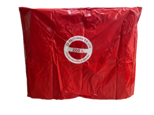 Imagem de uma capa protetora vermelha modelo C200 para carretinha de espuma de 200L. A capa é feita de lona resistente e sinaliza o equipamento de combate a incêndio.