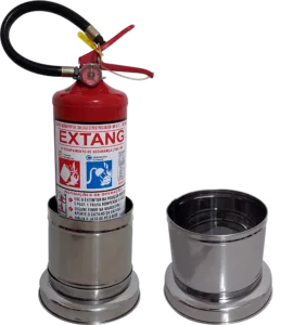 Imagem de um suporte de piso para extintor modelo Cartola em aço inox. O design elegante é ideal para hotéis e recepções, mantendo o extintor levemente elevado do chão.