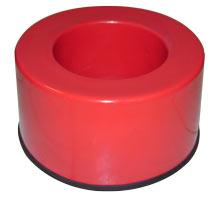 Imagem do Suporte para Extintor Código Circular 18. O suporte é uma base redonda vermelha feita de fibra de vidro, com acabamento em borracha preta na borda superior, projetado para acomodar extintores de pó químico de 4kg e 6kg no chão.