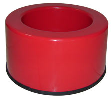 Imagem do Suporte para Extintor Código Circular 20. O suporte é uma base circular vermelha feita de fibra de vidro, com acabamento em borracha preta na borda superior. Possui abertura interna mais larga de 20cm para acomodar diversos tipos de extintores.
